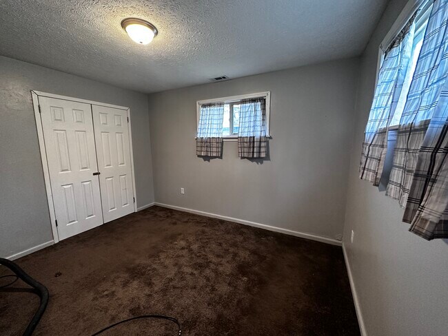 Bedroom - 409 Front St