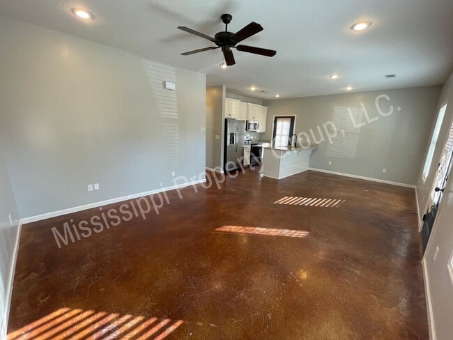 Building Photo - 3BR/2BA Home