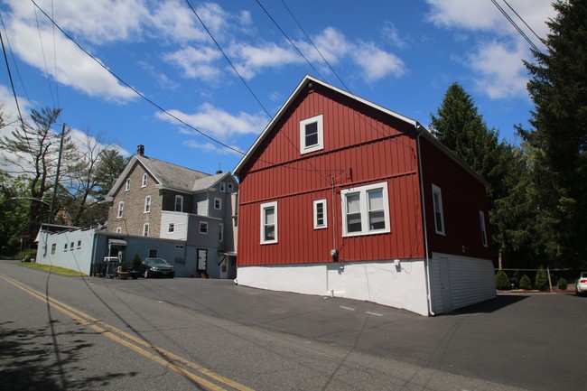 Building Photo - 3121 Main St