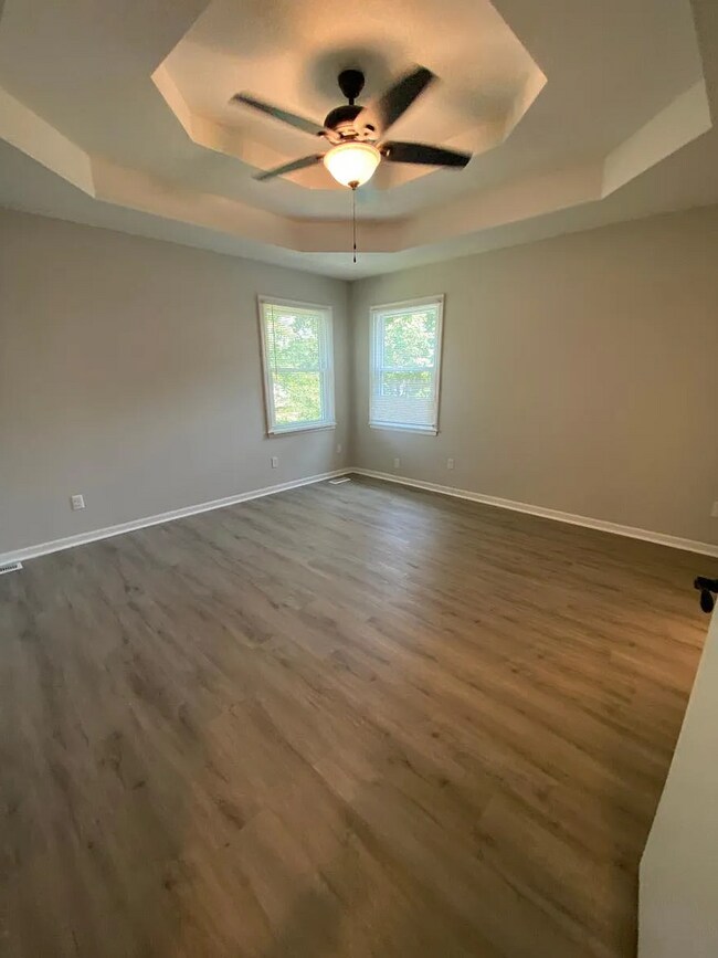 Foto del edificio - Spacious 4BR Home in Lee’s Summit | Finished Basement | Deck | 2-Car Garage | Pets Welcome