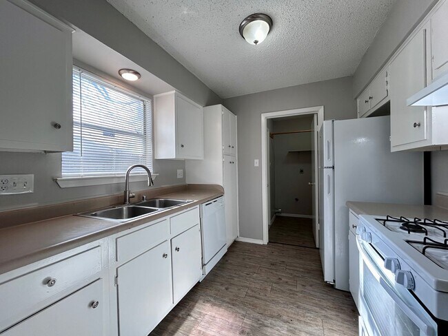 Foto del edificio - 10409 Golden Meadow Dr