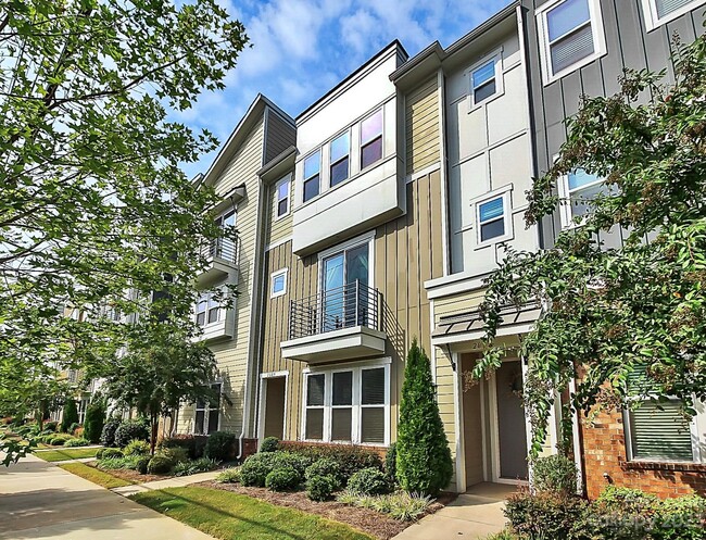 Building Photo - 2609 Statesville Ave
