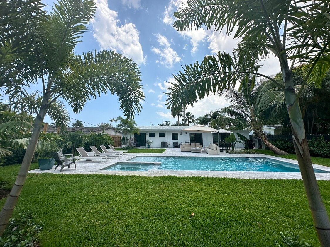 Foto principal - 1567 NE 37th St