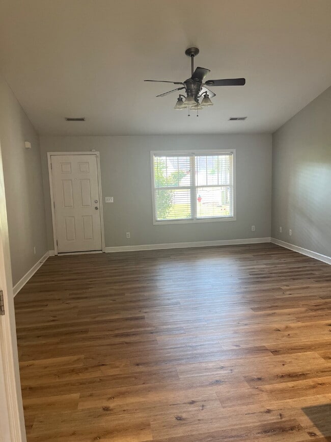 Building Photo - 5004 Pelican Ct