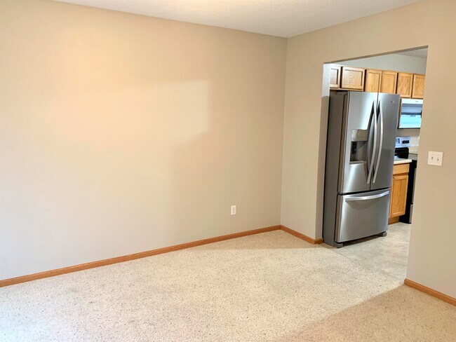 Building Photo - 1228 Rolling Creek Dr NE