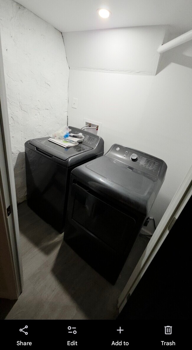 Shared Laundry Units - 2437 S Milan St