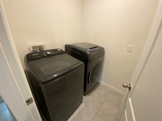 Foto del edificio - 671 Tortugas St