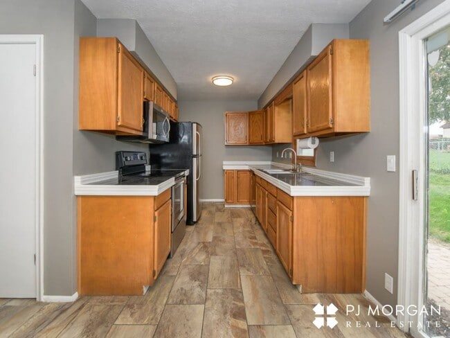 Building Photo - 1409 Thomas Dr