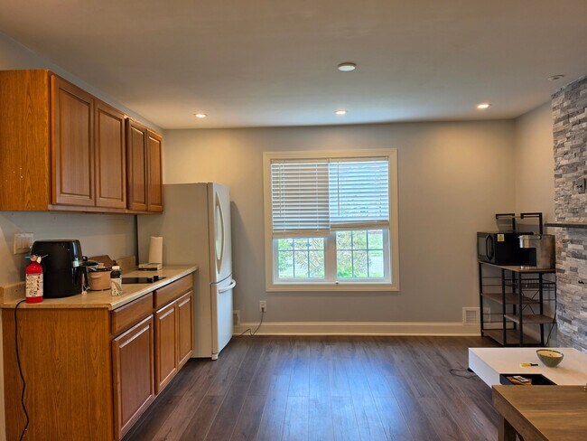 Foto del edificio - 18 Sherwood Ln