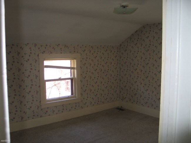 Building Photo - 3 br, 1 bath House - 717 W Kalamazoo Ave