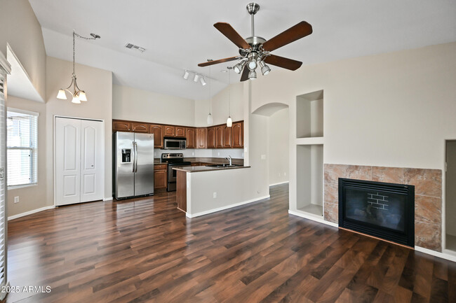 Foto del edificio - 16036 N 11th Ave