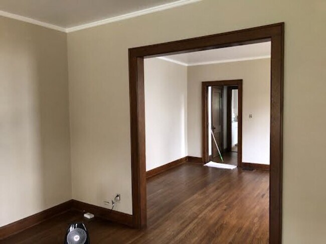 Foto del edificio - Beautiful 3 bedroom, 1 bath located in Bexley (Duplex)