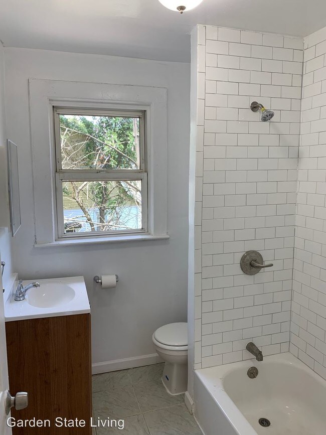 Building Photo - 4 br, 1.5 bath House - 199 West End Ave