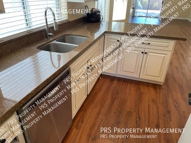 Building Photo - Just listed