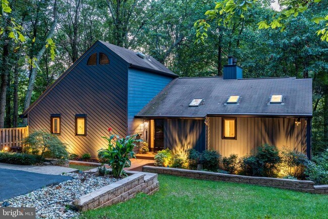 Building Photo - 11256 Oakton Rd