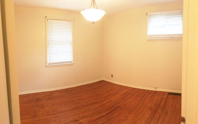 Building Photo - 208 Alta Loma Rd