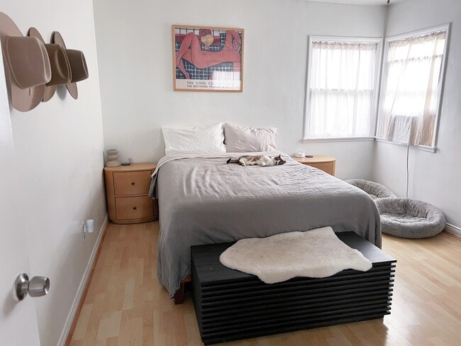 Master bedroom - 2215 Carmona Ave