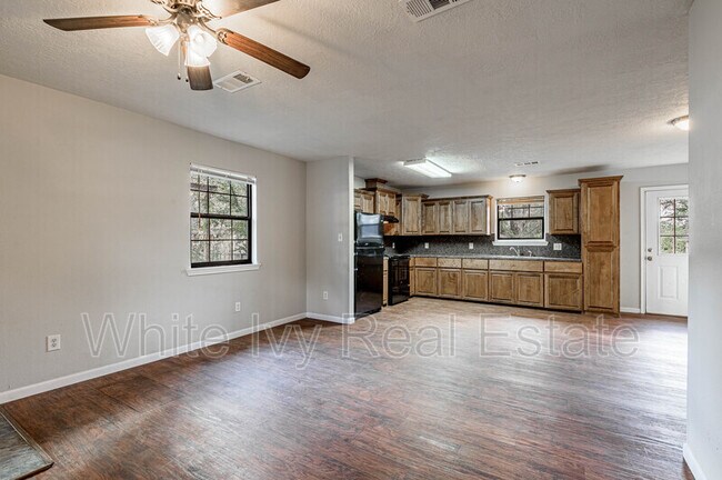 Building Photo - 1109 W Dogwood St