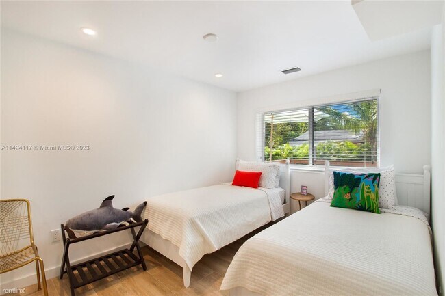 Building Photo - 2 br, 2 bath House - 3030 NW 1st Ave