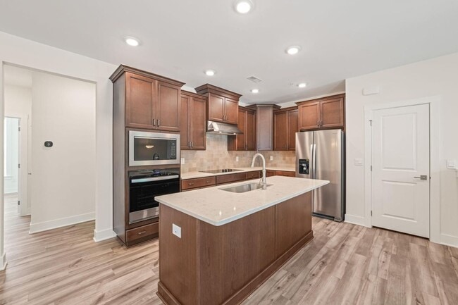 Foto del edificio - Modern, Spacious 2 Bed Townhome, Brier Creek Country Club, Golf course views!