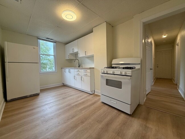 Updated 2 Bedroom apartment - Updated 2 Bedroom apartment