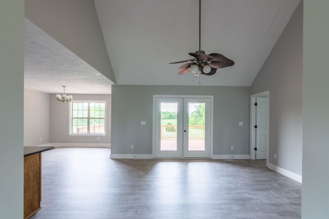Building Photo - 3 Bed, 2 Bath, 2350sqft, 5.86acres