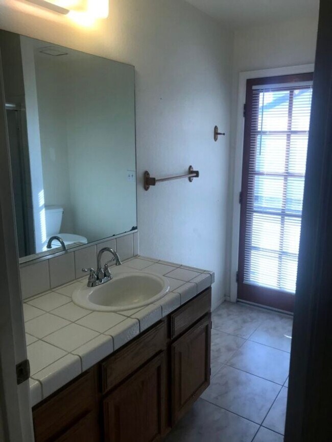Building Photo - 3 Bedroom - 2 Bath - One Story Home