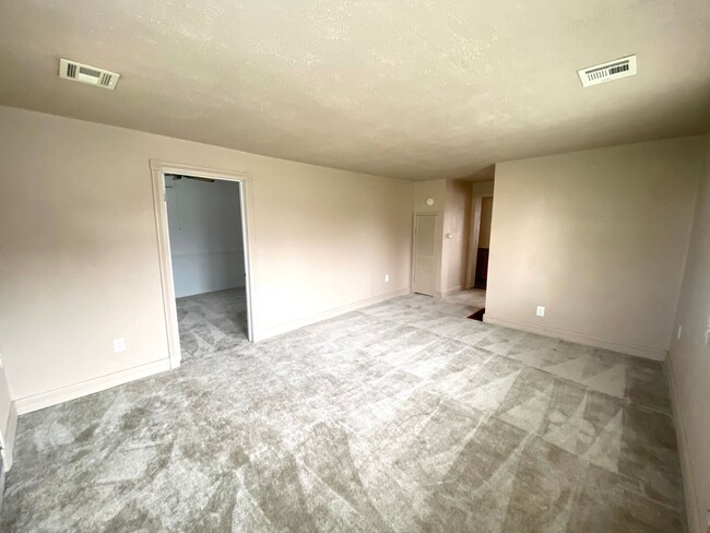 Building Photo - 3 Bedroom, 1 Bath Home in Peoria!