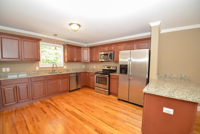 Building Photo - 341 Meadowside Rd