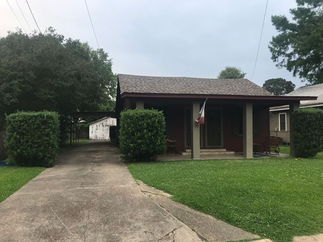 Primary Photo - Four Bedroom, Two Bathroom , House Near UL...