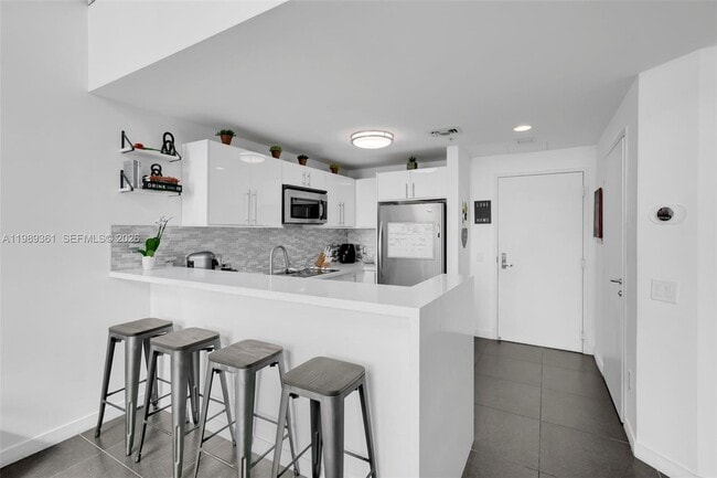 Building Photo - 300 S Biscayne Blvd