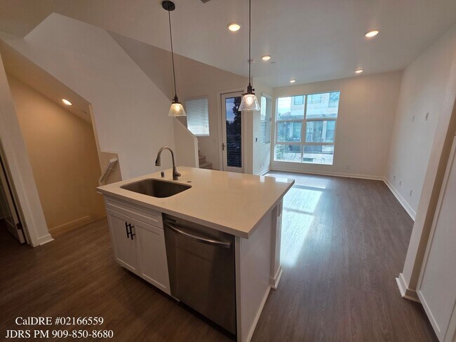 Foto del edificio - Rancho Cucamonga 3 Bedroom Condo