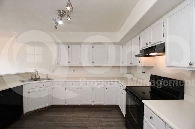 Building Photo - 509 S Sunrise Dr