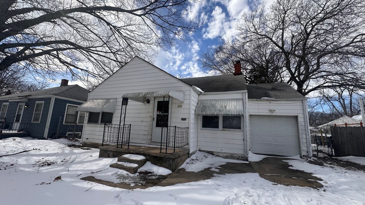 Primary Photo - $795 - 2 bed 1 bath - Single Family Home