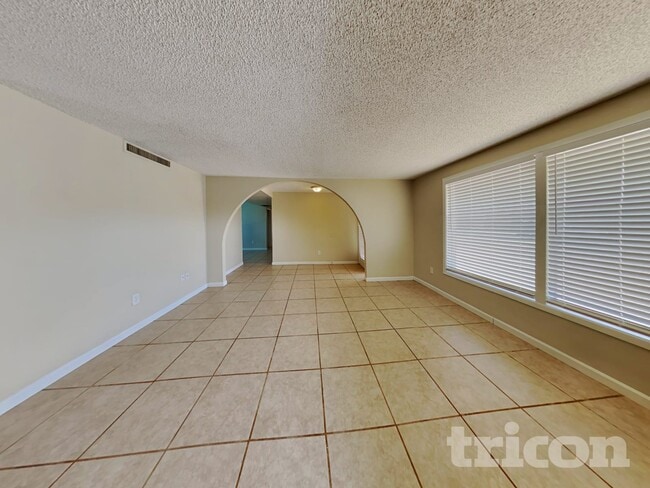 Building Photo - 3830 W Royal Palm Rd