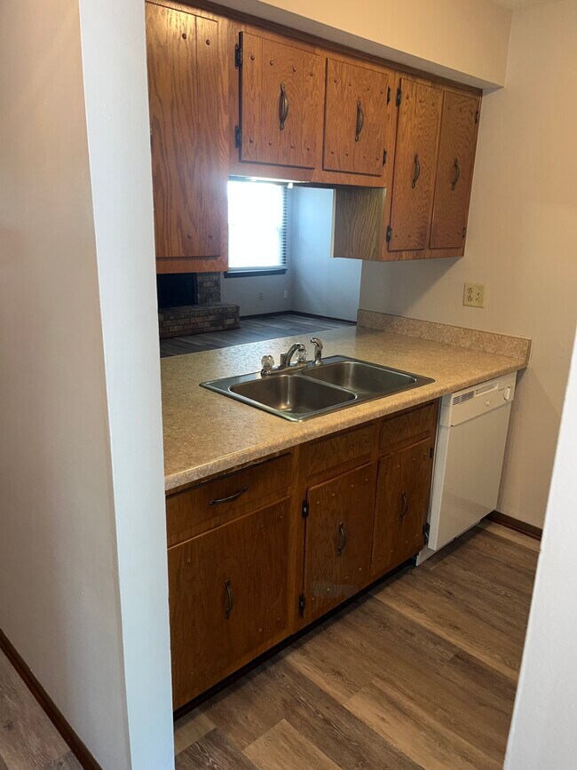 Kitchen - Bar with Sink & Dishwasher - 1555 Leedes Rd
