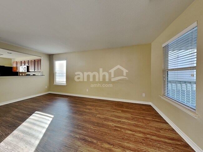 Foto del edificio - 6905 Planters Row Dr