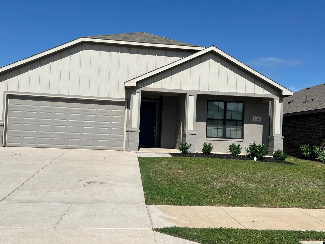 Primary Photo - 3 bedroom 2 Bath home located in Southfork...
