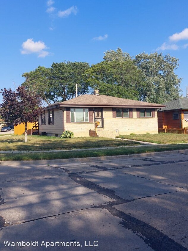 Primary Photo - 3 br, 1.5 bath House - 2215 Golf Ave