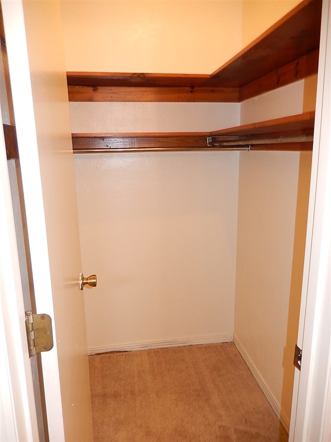 Foto del edificio - 1102 Greentree Ct