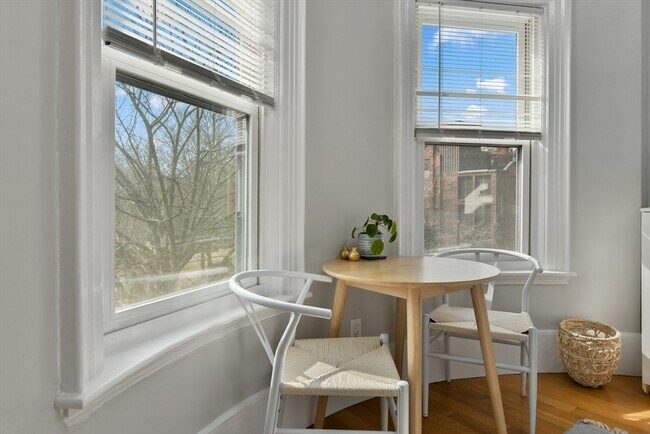 Foto del edificio - 256 W Newton St