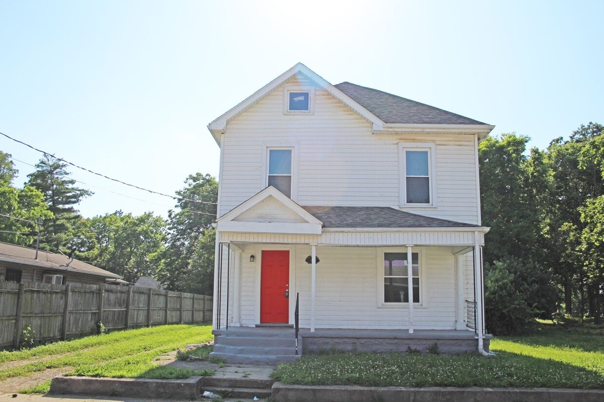 216 Young St, Middletown, OH 45044 House for Rent in Middletown, OH