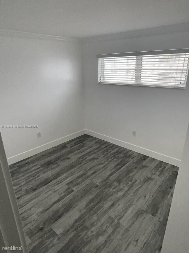 Building Photo - 2 br, 2 bath Condo - 8340 Harding Ave
