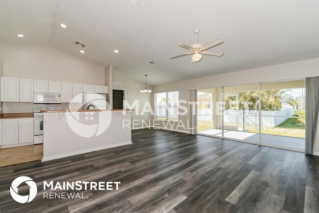 Building Photo - 2428 NE 1st Ave