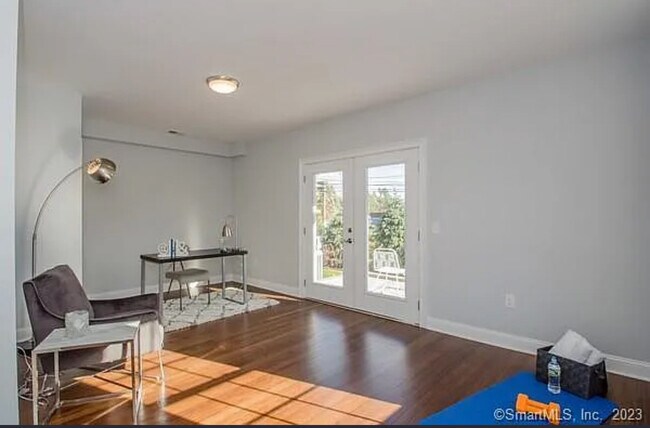 Foto del edificio - 777 N Main St