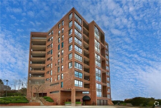 Building Photo - 1700 Grandview Ave