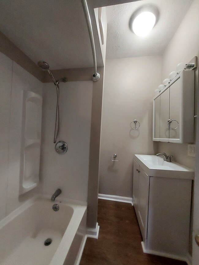 Building Photo - 194 Elmwood Ave