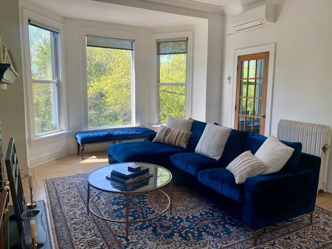 Foto del edificio - Spacious 3BR Condo in prime Lincoln Park l...