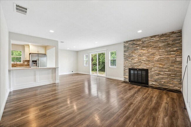 Foto del edificio - 6225 Ranier Way