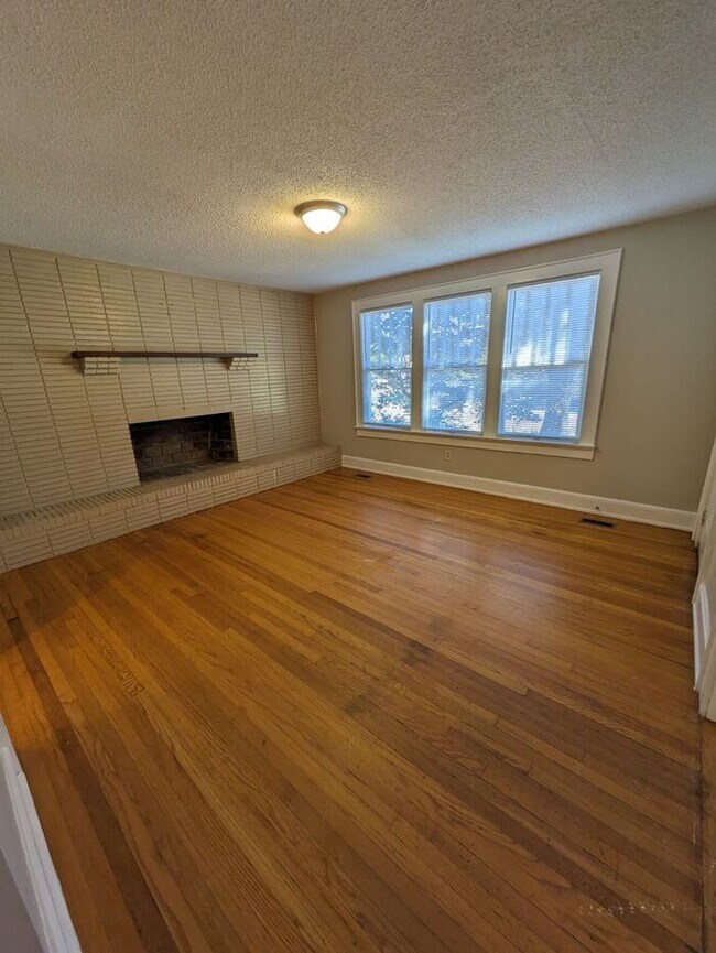 Building Photo - 2BD/2BA Home in Conover w/ Washer & Dryer ...